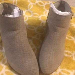 Size 10 Esprit perforated booties